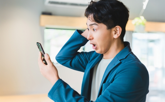 Audibleアプリから登録してしまいショックを受けているイメージ