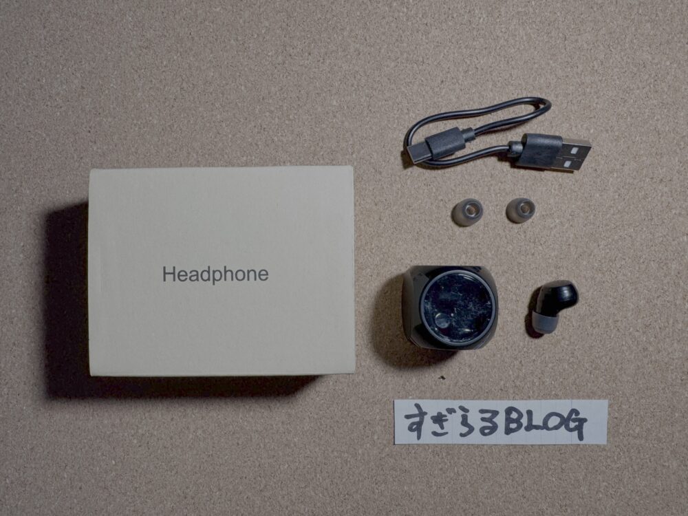 私が購入した”RUOEVA”の実物で、付属品も並べている画像